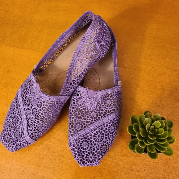 Toms Purple Crochet Classic Slip Ons Size 10W - Picture 1 of 5